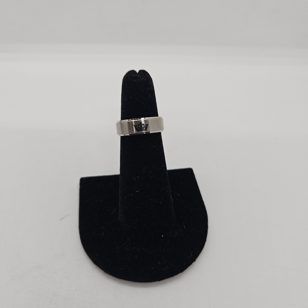 shiny silver tone ring with crown inscribed His Queen size 4